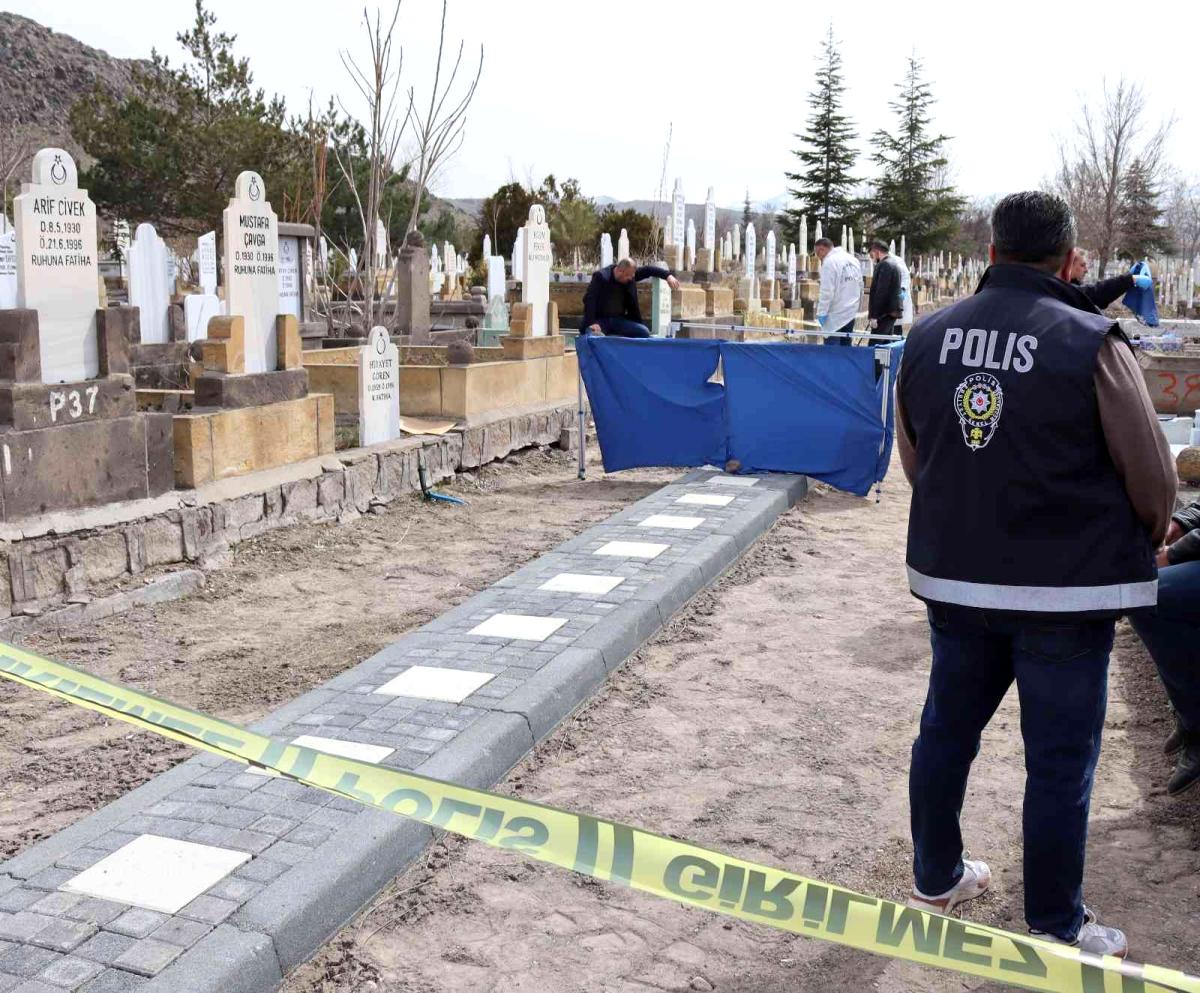 Ailesi tarafından kayıp ihbarı verilmişti! Anneannesinin mezarı başında ölü bulundu
