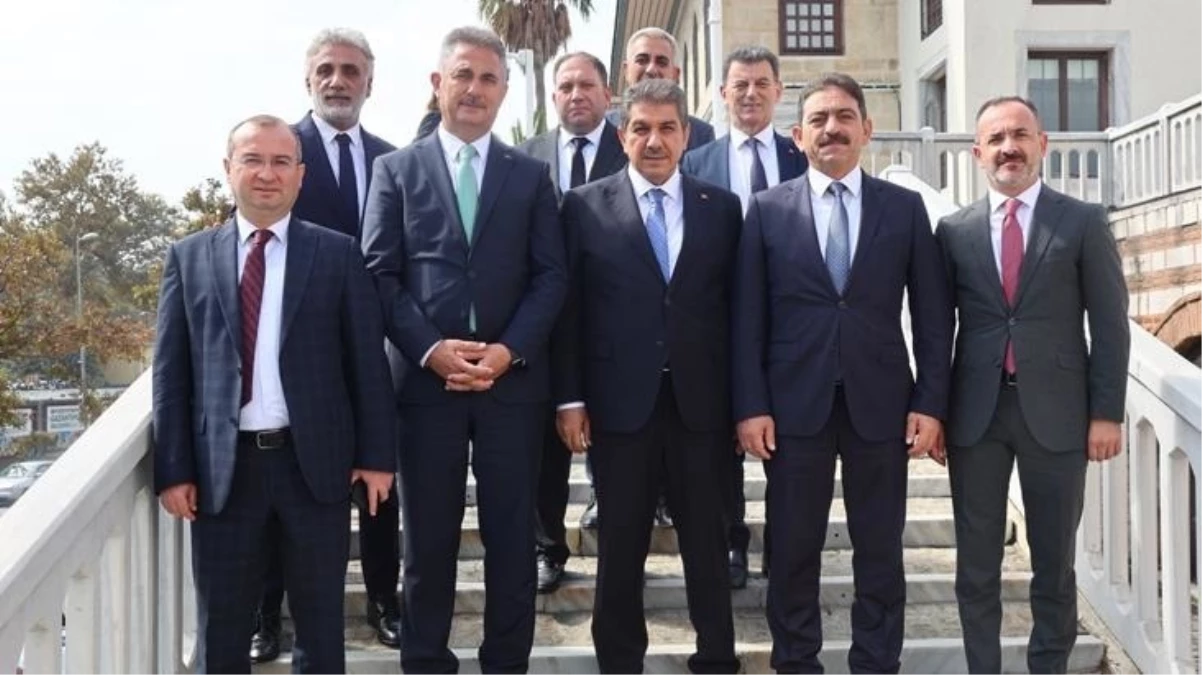 AK Parti'de 11 grup başkanvekili İstanbul'a çıkarma yaptı! Ortak açıklamada CHP'li belediyeleri topa tuttular