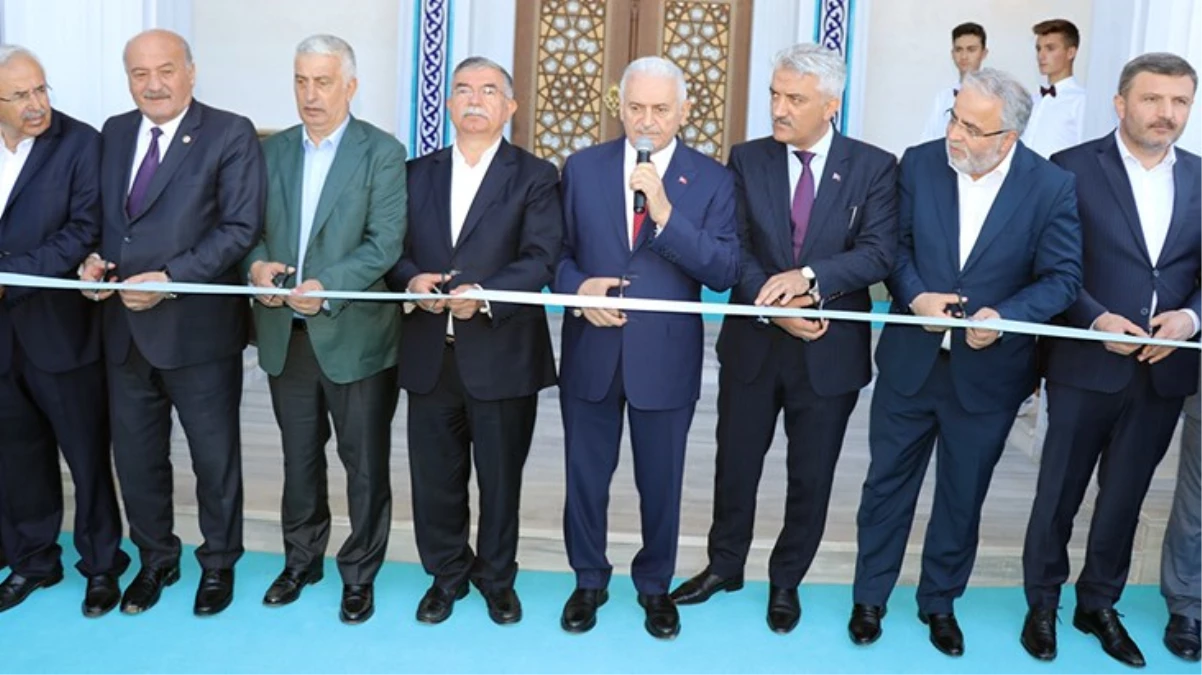 AK Partili Binali Yıldırım'ın Erzincan'da yaptırdığı caminin açılışına CHP'li Mustafa Sarıgül de katıldı