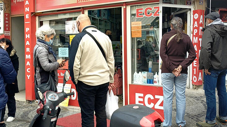 Akın akın gelip onlarca kutu aspirin alıyorlar! Kuyruklar oluşuyor