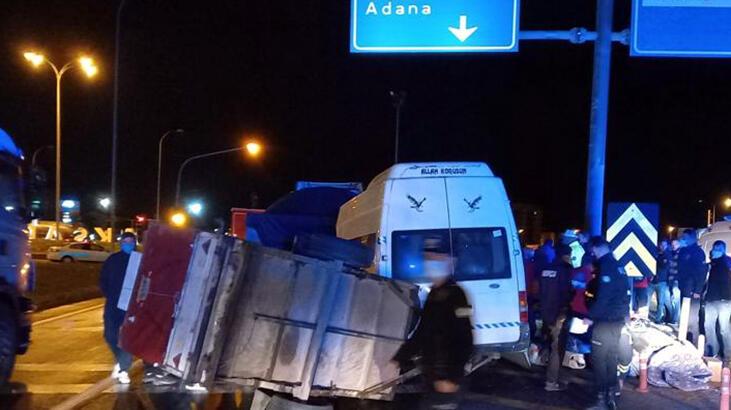 Aksaray'da mevsimlik işçileri taşıyan minibüs tırla çarpıştı, 17 kişi yaralandı