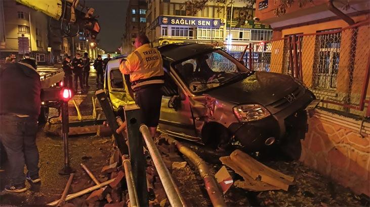 Ambulans ile otomobil çarpıştı: Yaralılar var