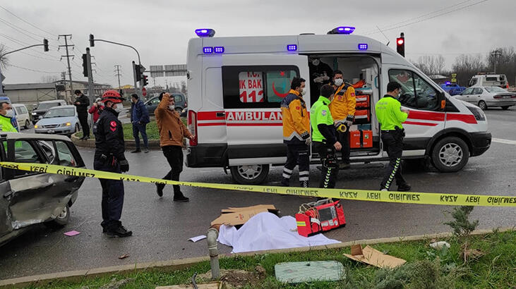 Ambulans ile otomobil kavşakta çarpıştı: 1 ölü, 2 yaralı