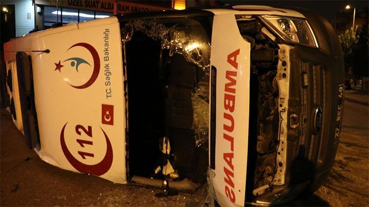 Ambulans kaza yaptı