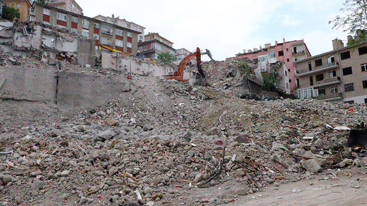 Ankara'da 900 kişinin evsiz kaldığı mahallede 7 bina daha yıkıldı