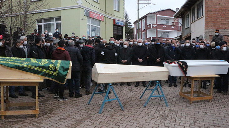 Anne, baba ve oğlunun öldüğü kazada cenazeler toprağa verildi