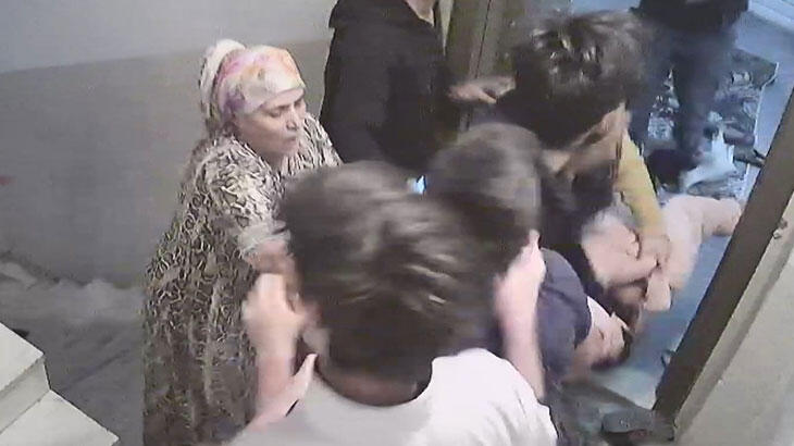 Annemi öldürüyorlar'