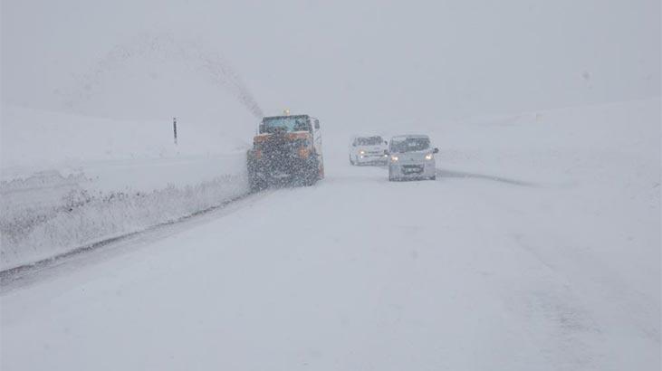 Antalya-Konya karayolunda kar kalınlığı 50 santimetreye ulaştı