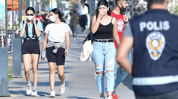 Antalya polisinden 'sigara' ve 'maske' uyarısı