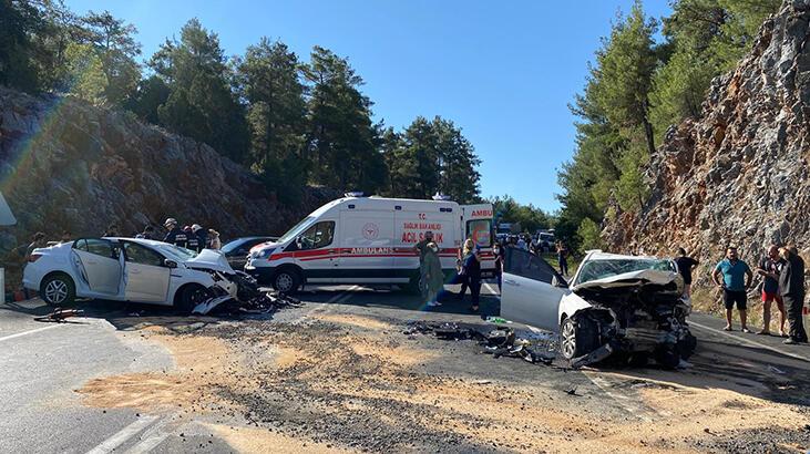 Antalya'da iki otomobil çarpıştı: 1 ölü, 6 yaralı