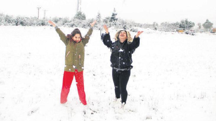 Antalya'ya 29 yıl sonra kar yağdı