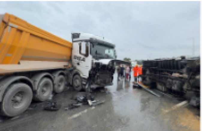 Arnavutköy’de yağışlı havada kaza: 2 yaralı