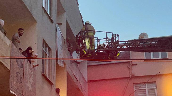 Arnavutköy’de can pazarı! Bebeğini yangından kurtarmak için komşularına atmaya çalıştı