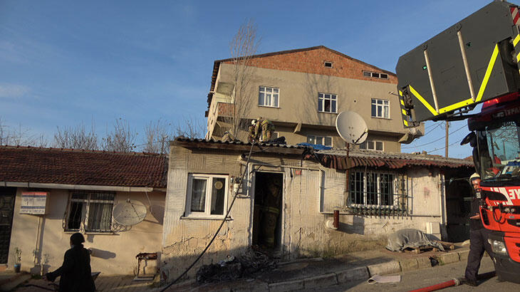 Arnavutköy’de gecekonduda çıkan yangın paniğe neden oldu