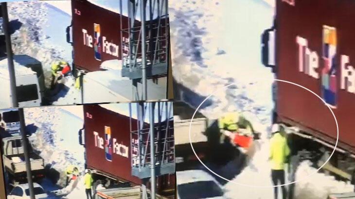 Arnavutköy'de gişelerde mahsur kalan TIR'ı trafik polisi kurtardı