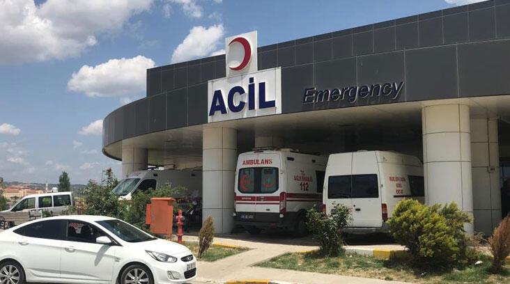 Askeri araçla İlçe Milli Eğitim Müdürlüğünün aracı çarpıştı: 1 ölü, 9 yaralı
