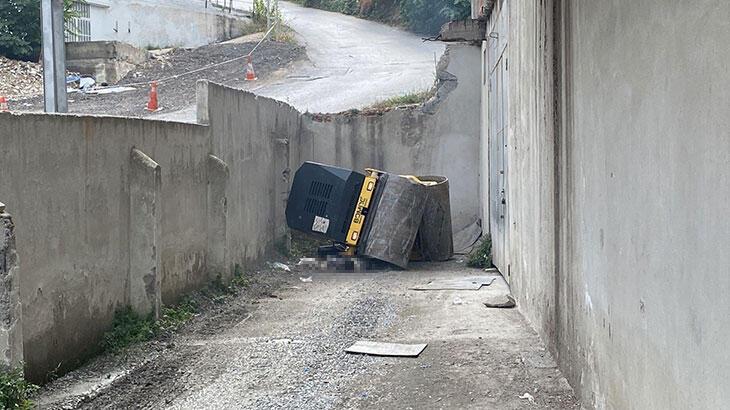 Ataşehir'de devrilen iş makinesinin altında kalan sürücü öldü