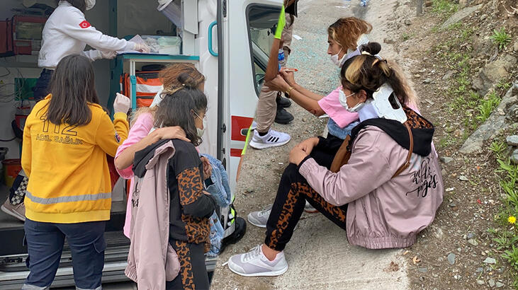 Ataşehir'de otomobil takla attı