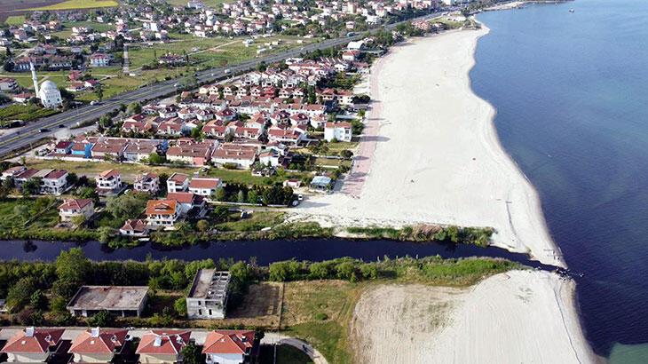 Atıklardan siyaha dönüşerek Marmara Denizi'ne akan Kınıklı Deresi'nde inceleme