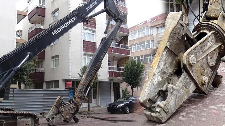 Avcılar'da ihmal iddiası! İş makinesinin devirdiği beton direk can aldı