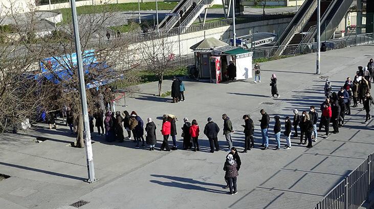 Avcılar’da İstanbul Kart işlem kuyruğu