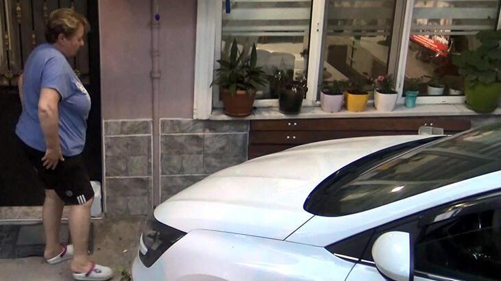 Avcılar'da otomobil bahçeye girdi