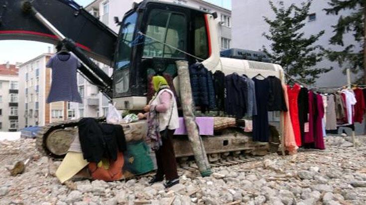Avcılar'da pazarda buldozer reyonu