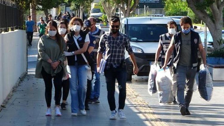 AVM'lerden mont çalan Moğolistanlı 2 kadın tutuklandı