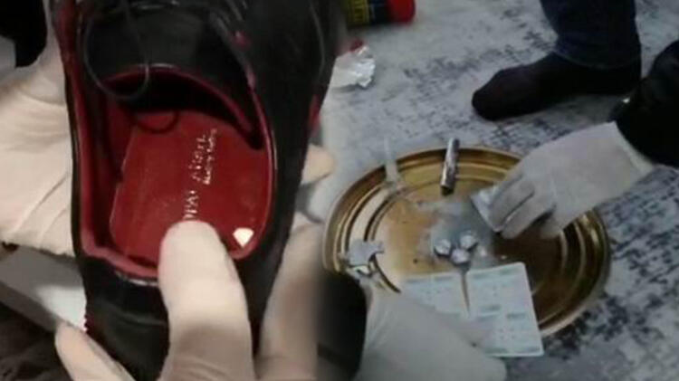 Ayakkabının içinden uyuşturucu çıktı!