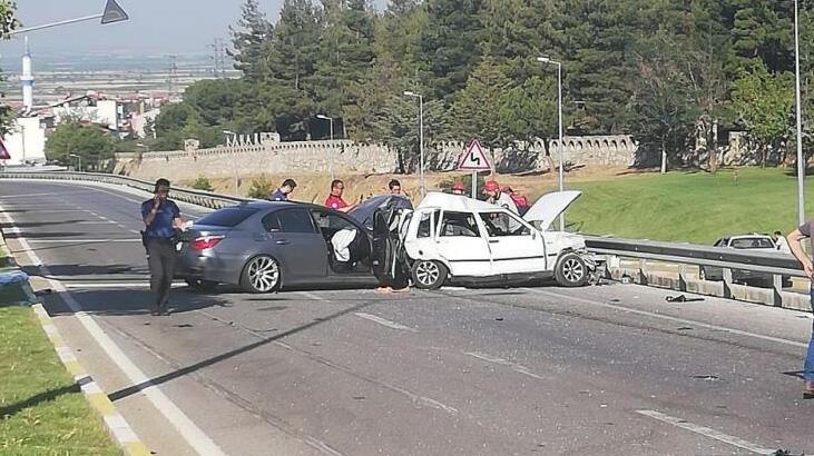 Aynı yöne giden otomobiller çarpıştı! 1 ölü, 7 yaralı