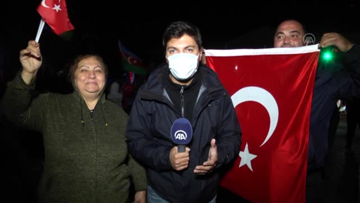 Azerbaycanlılar Dağlık Karabağ'da varılan anlaşmayı coşkuyla kutluyor