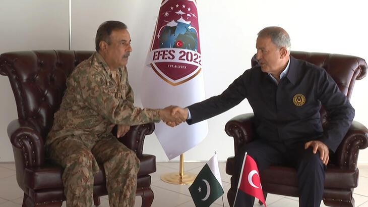 Bakan Akar Pakistan Genelkurmay Başkanı Raza'yı kabul etti