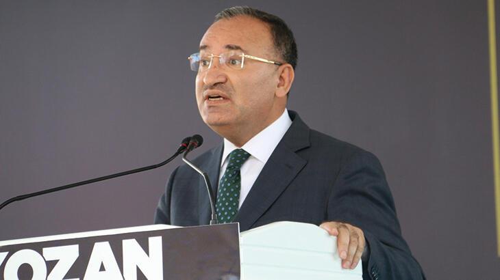 Bakan Bozdağ: Birkaç dosyayı gündem yapıp hakim ve savcıları hedef gösterenleri kınıyorum