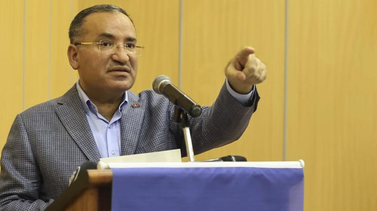 Bakan Bozdağ'dan tartışma yaratacak sözler: 14 Mayıs akşamı ya şampanya patlatanlar olacak ya secde edecekler