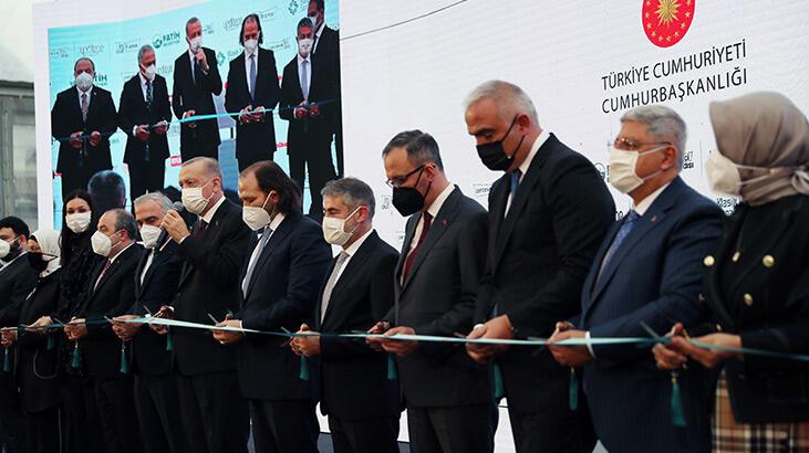 Bakan Ersoy 2. Yeditepe Bienali'nin açılışına katıldı