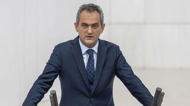Bakan Özer'den 'ara tatil' açıklaması: Öğretmenler eğitimlerini online alacak