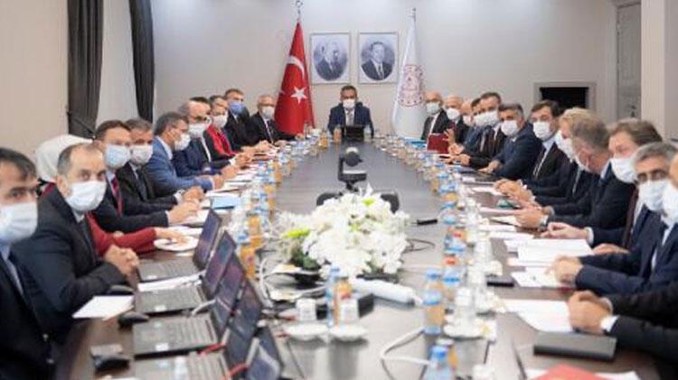 Bakan Özer'den 'yüz yüze eğitim' toplantısı