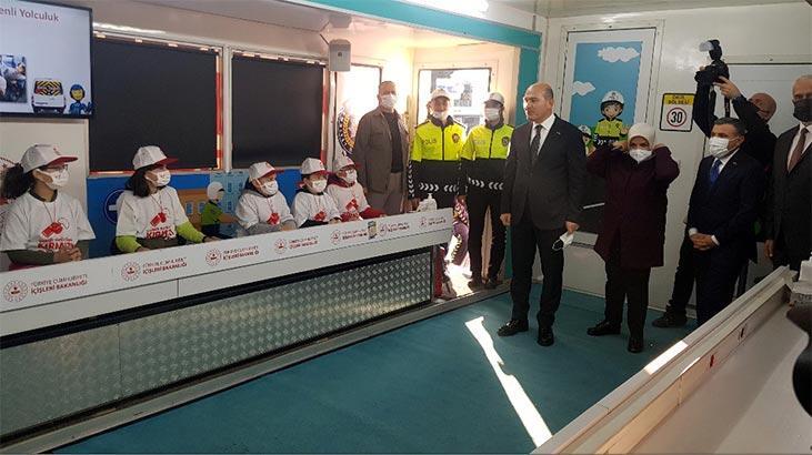 Bakan Soylu, çocuklardan emniyet kemeri takmayan büyüklerini uyarmasını istedi