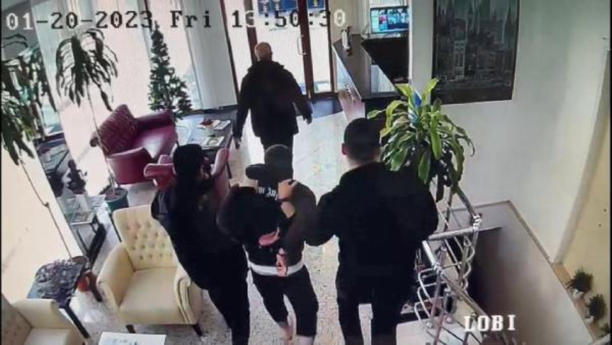 Bakırköy'de çocukluk arkadaşını boğazını keserek öldürdü