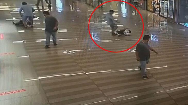 Bakırköy'deki AVM'de 10 yaşındaki çocuğa dayak kamerada