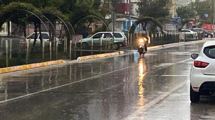 Balıkesir'de sağanak yağış etkili oldu