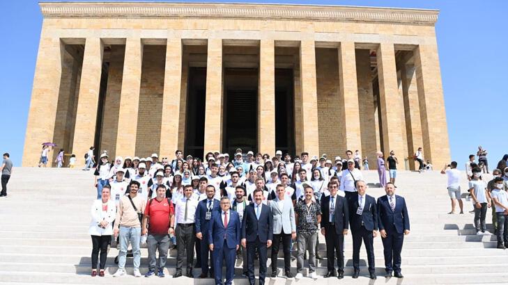 Balıkesir'li gençlerden Anıtkabir ziyareti