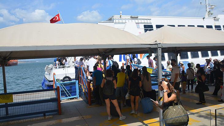 Bandırma İDO terminalinde tatil dönüşü yoğunluğu