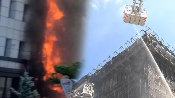 Başakşehir'de panik! 4 katlı iş merkezi yandı