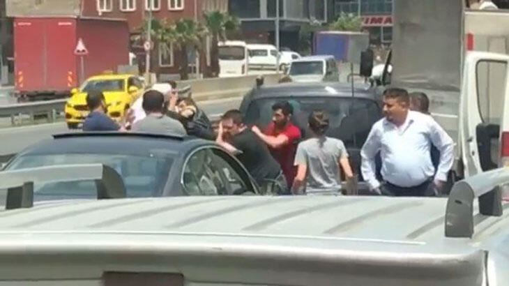 Başakşehir'de trafikte tekme tokat yol verme kavgası