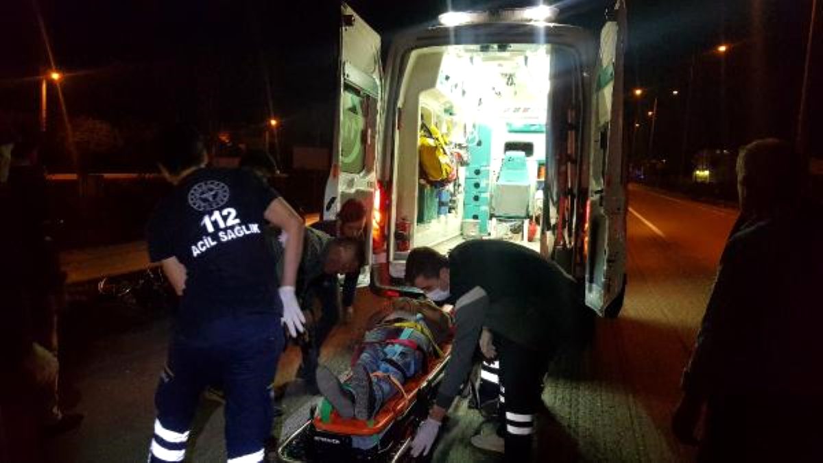 Başını demir bariyerlere çarpan motosikletin sürücüsü ağır yaralandı