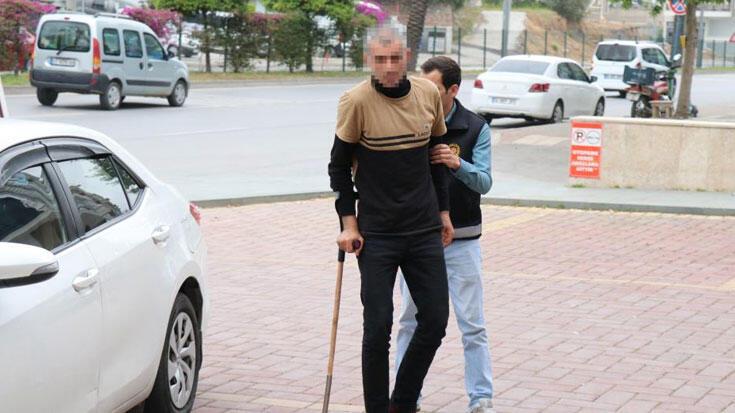 Bastonlu hırsız ayağı sakatlandı, yine durmadı