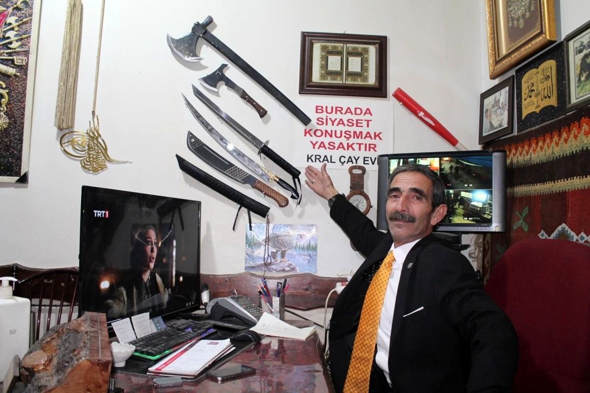 Bayburt'taki bu çayevinde asla siyaset konuşulmuyor konuşanı ise sahibi kovuyor