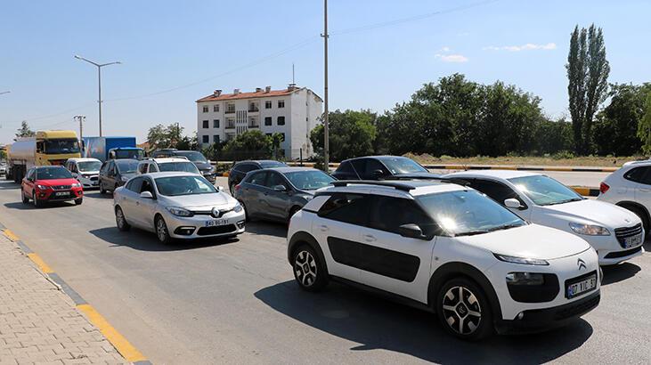 Bayram trafiği! 13 saatte 81 binden fazla araç geçti