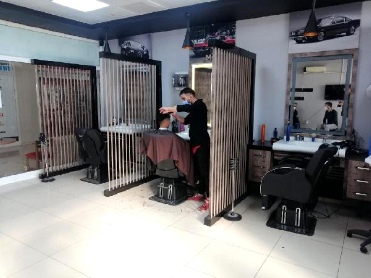 Berber, 'pazar günü çalışamazlar' kararını iptal ettirdi